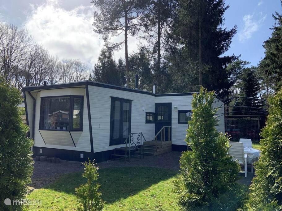 Sfeervol Chalet in Drenthe Bij het Dwingelderveld Villa Spier Buitenkant foto