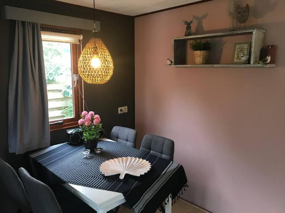 Sfeervol Chalet in Drenthe Bij het Dwingelderveld Villa Spier Buitenkant foto