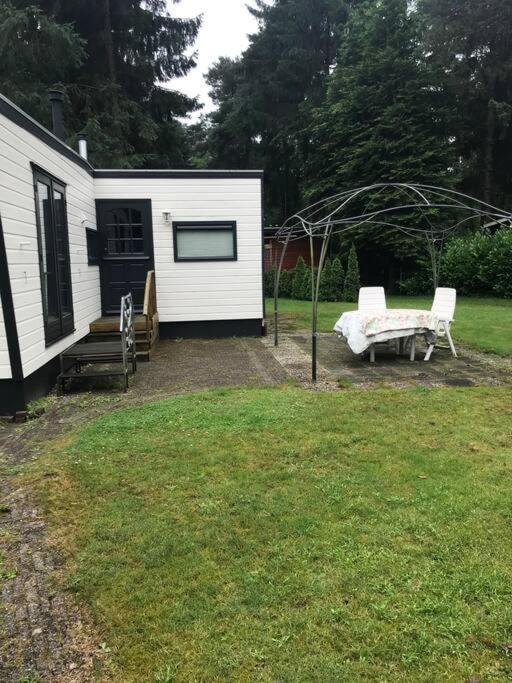Sfeervol Chalet in Drenthe Bij het Dwingelderveld Villa Spier Buitenkant foto
